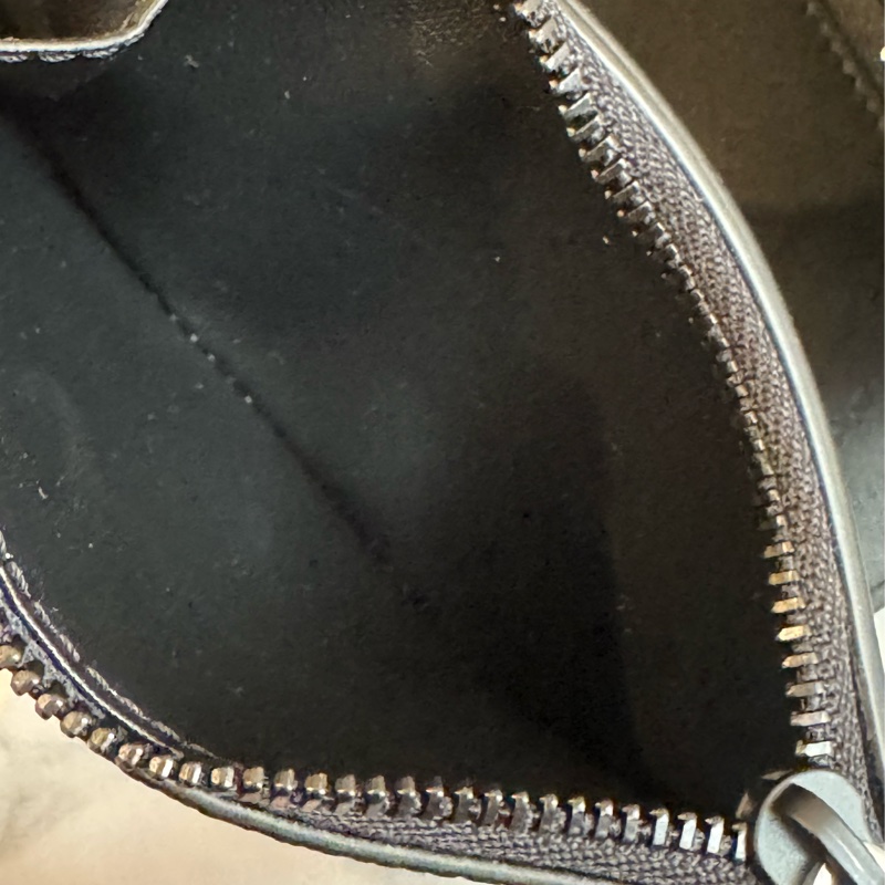 LV M26250黑皮革三折短夾-18