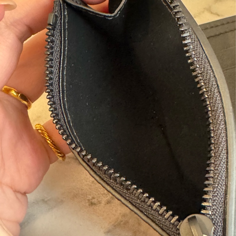 LV M26250黑皮革三折短夾-19