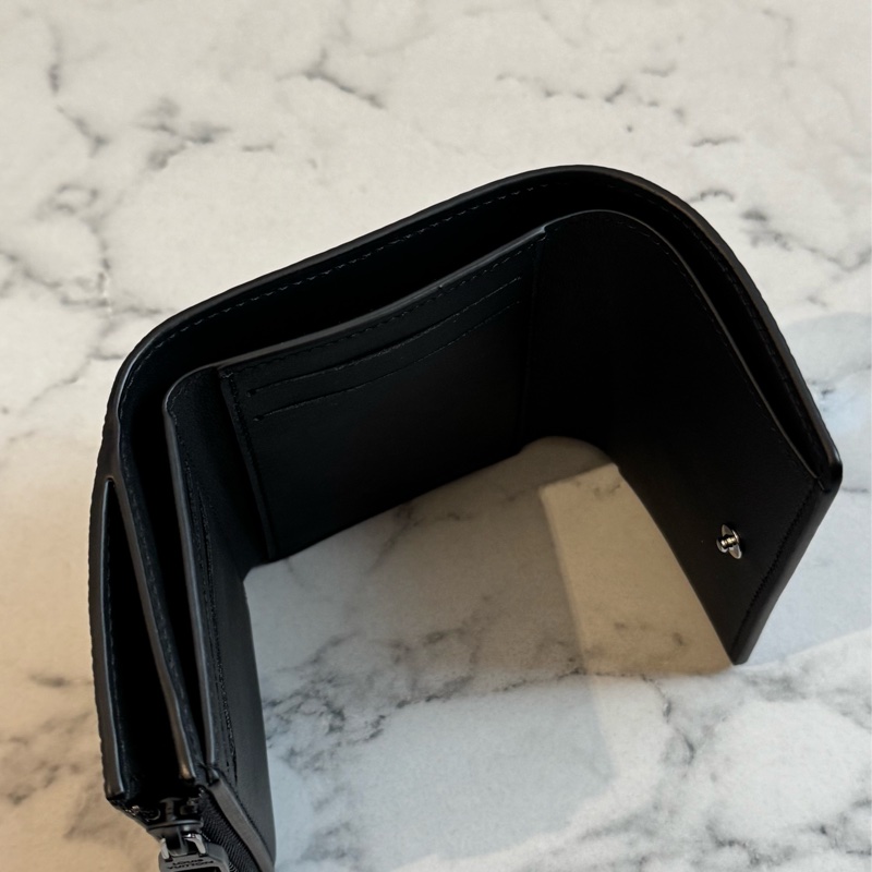 LV M26250黑皮革三折短夾-22