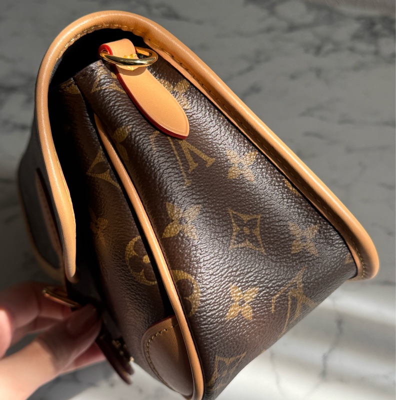 LV M45985花紋法棍包  經典又好用-4