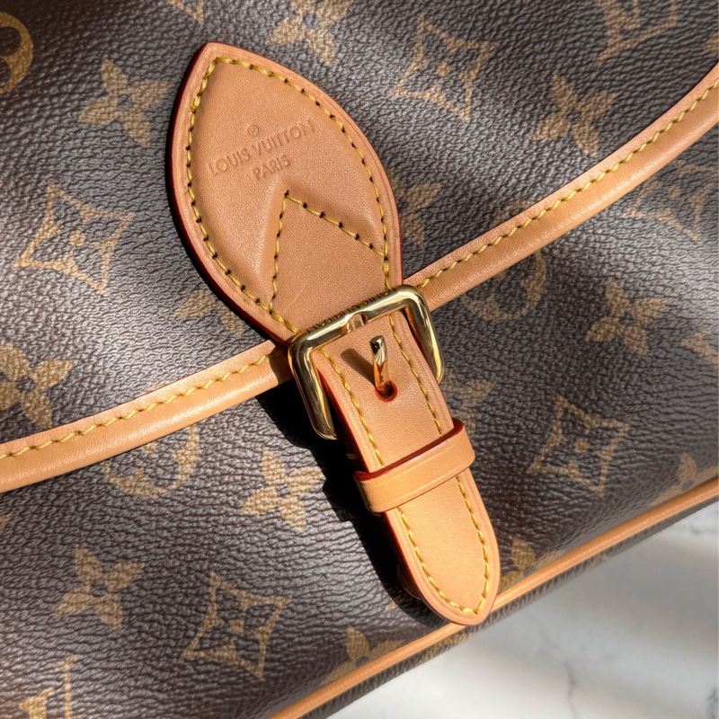 LV M45985花紋法棍包  經典又好用-9