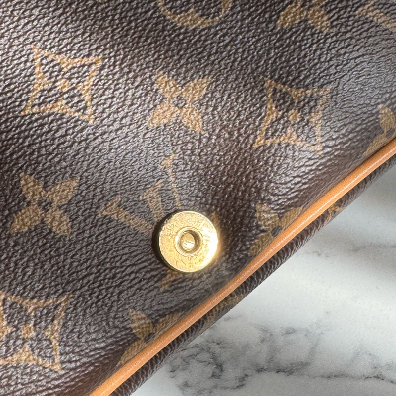 LV M45985花紋法棍包  經典又好用-13