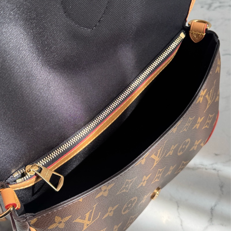 LV M45985花紋法棍包  經典又好用-14
