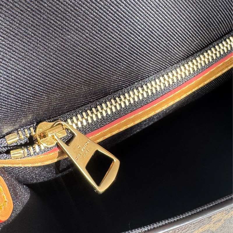 LV M45985花紋法棍包  經典又好用-15