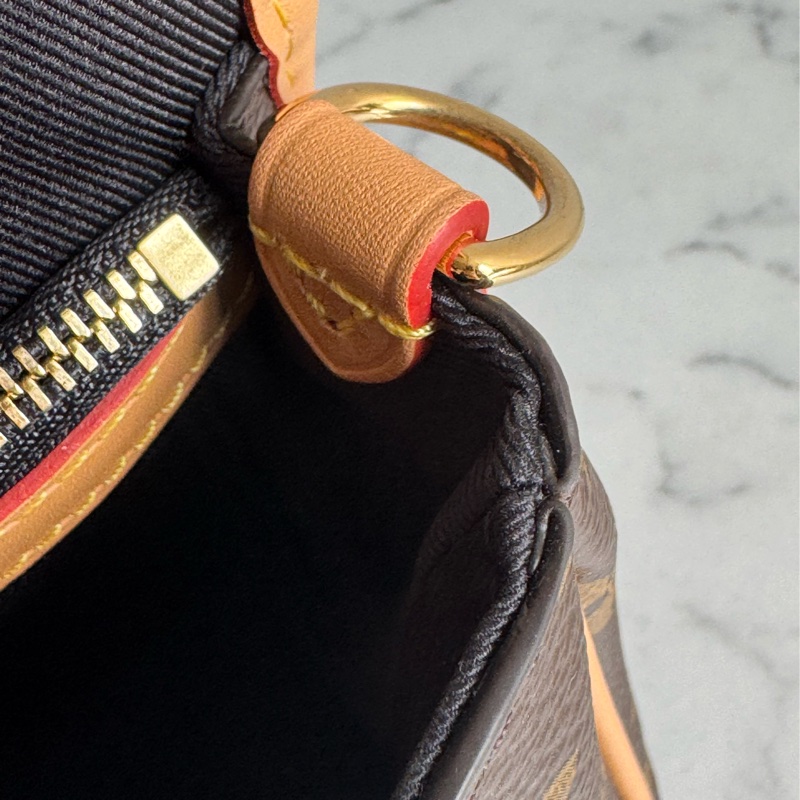 LV M45985花紋法棍包  經典又好用-17