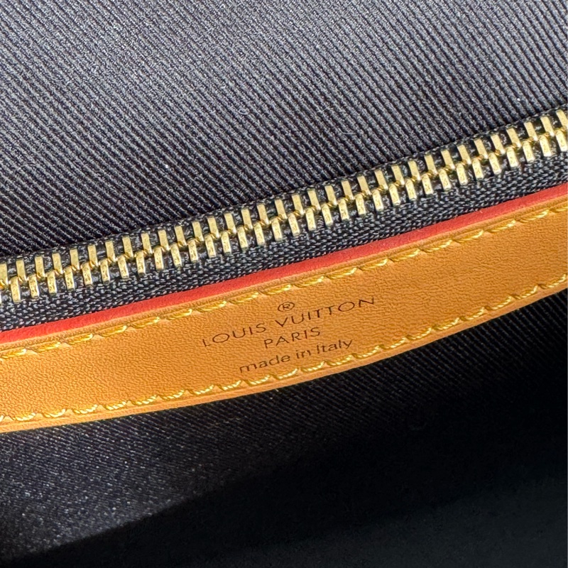 LV M45985花紋法棍包  經典又好用-19