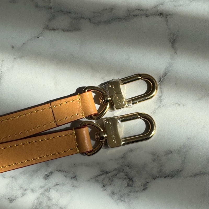 LV M45985花紋法棍包  經典又好用-25