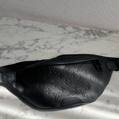 LV  M46036黑壓紋胸口包 經典又帥氣❤️‍🔥❤️‍🔥