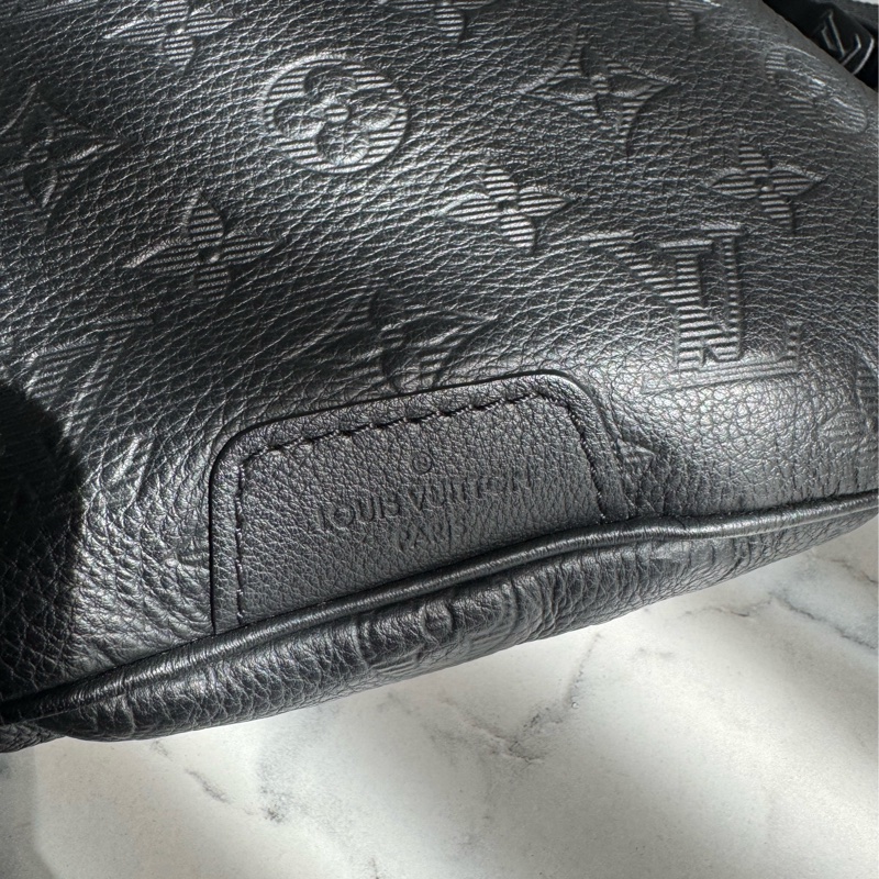 LV  M46036黑壓紋胸口包 經典又帥氣❤️‍🔥❤️‍🔥-10