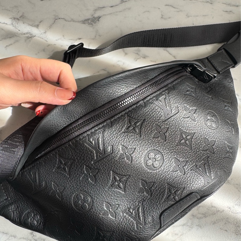 LV  M46036黑壓紋胸口包 經典又帥氣❤️‍🔥❤️‍🔥-11
