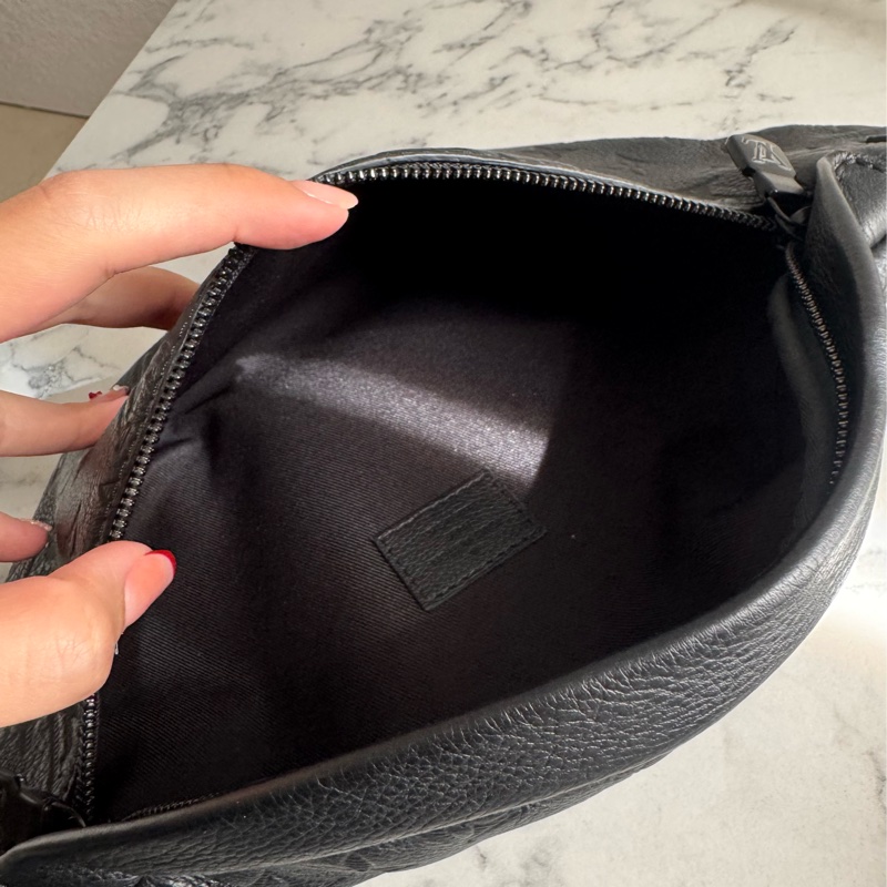 LV  M46036黑壓紋胸口包 經典又帥氣❤️‍🔥❤️‍🔥-15