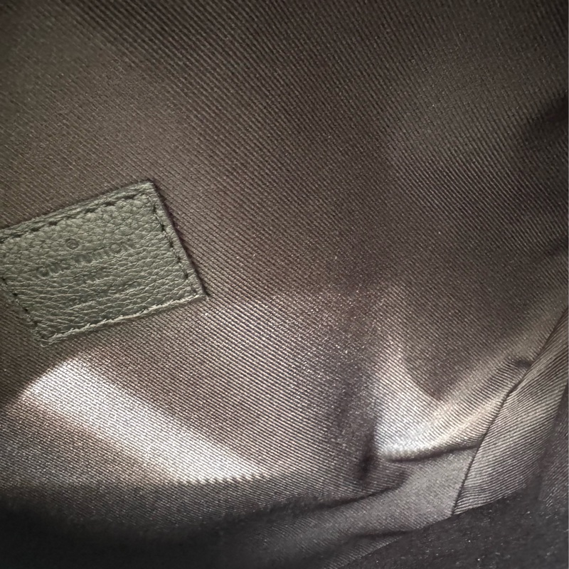 LV  M46036黑壓紋胸口包 經典又帥氣❤️‍🔥❤️‍🔥-18