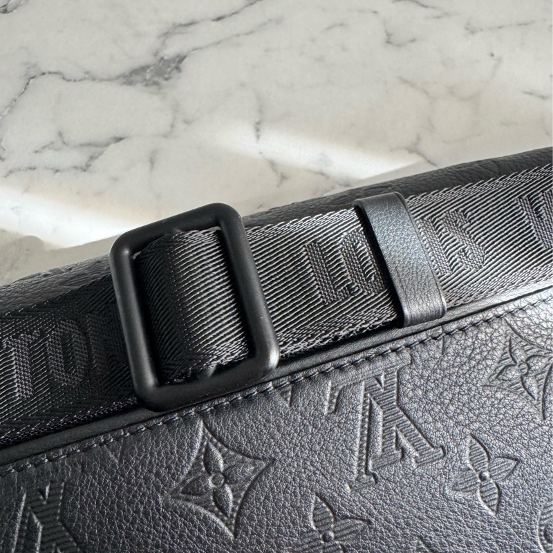 LV  M46036黑壓紋胸口包 經典又帥氣❤️‍🔥❤️‍🔥-24