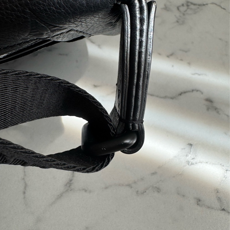 LV  M46036黑壓紋胸口包 經典又帥氣❤️‍🔥❤️‍🔥-28