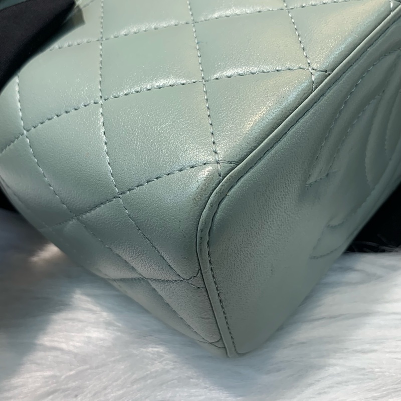 Chanel 淺色系淡灰色羊皮金扣化妝包 馬年開運顏色系列之一🩵-8