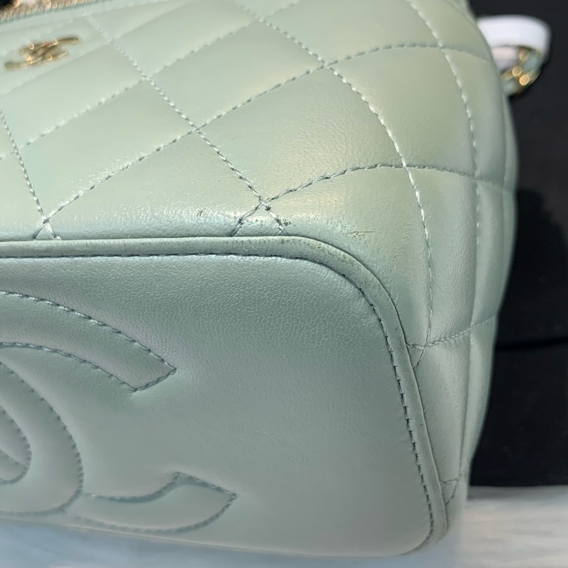 Chanel 淺色系淡灰色羊皮金扣化妝包 馬年開運顏色系列之一🩵-11