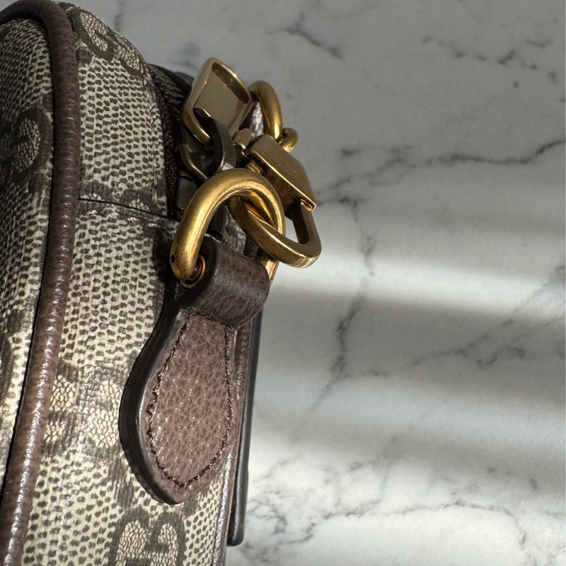 Gucci咖pvc前口袋相機包 超讚❤️中性款-9