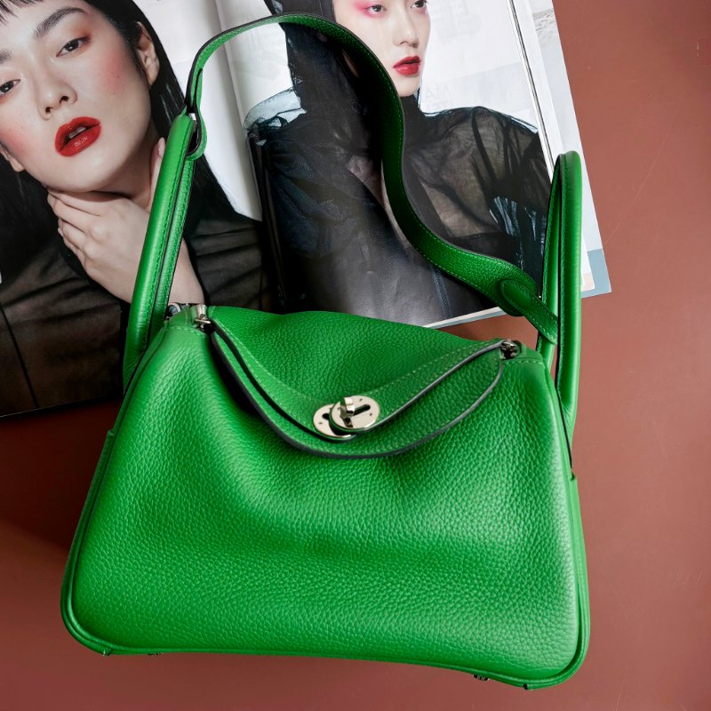 🅁刻 ::HERMES::竹子綠皮革銀釦LINDY 26手提肩背包-0