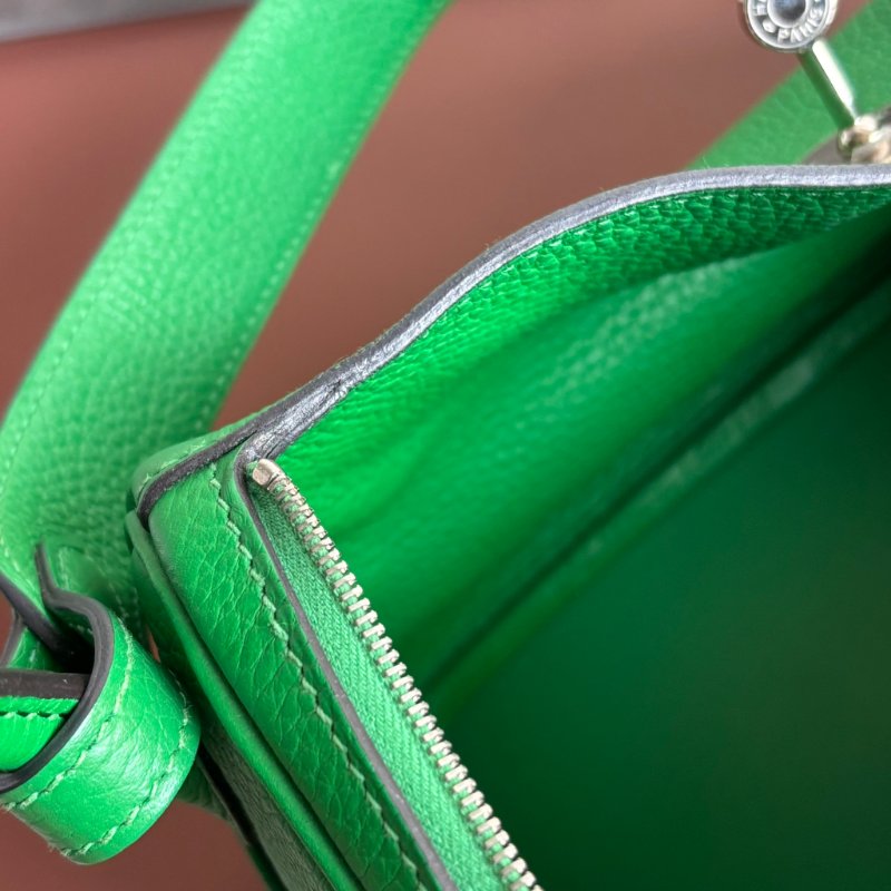 🅁刻 ::HERMES::竹子綠皮革銀釦LINDY 26手提肩背包-19