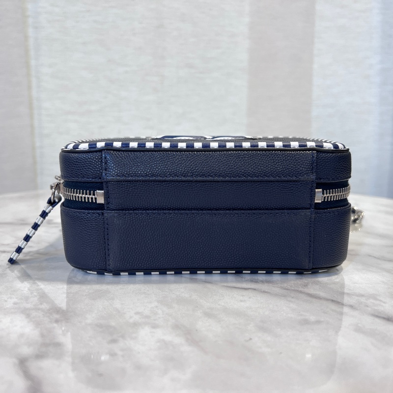 Chanel 深藍荔枝牛皮拼深藍白條紋牛皮銀釦vanityCaseㄇ拉手提斜背包-2