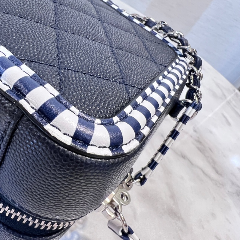 Chanel 深藍荔枝牛皮拼深藍白條紋牛皮銀釦vanityCaseㄇ拉手提斜背包-8