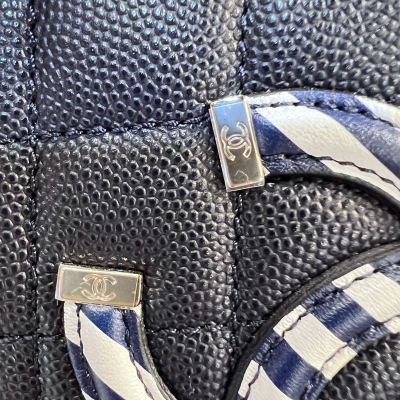 Chanel 深藍荔枝牛皮拼深藍白條紋牛皮銀釦vanityCaseㄇ拉手提斜背包-16