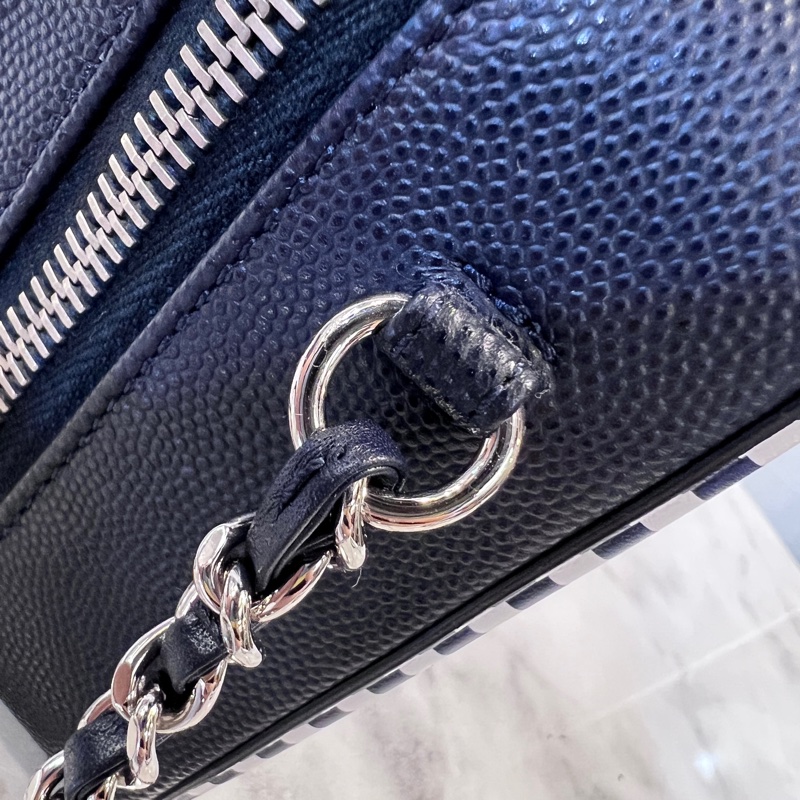 Chanel 深藍荔枝牛皮拼深藍白條紋牛皮銀釦vanityCaseㄇ拉手提斜背包-20