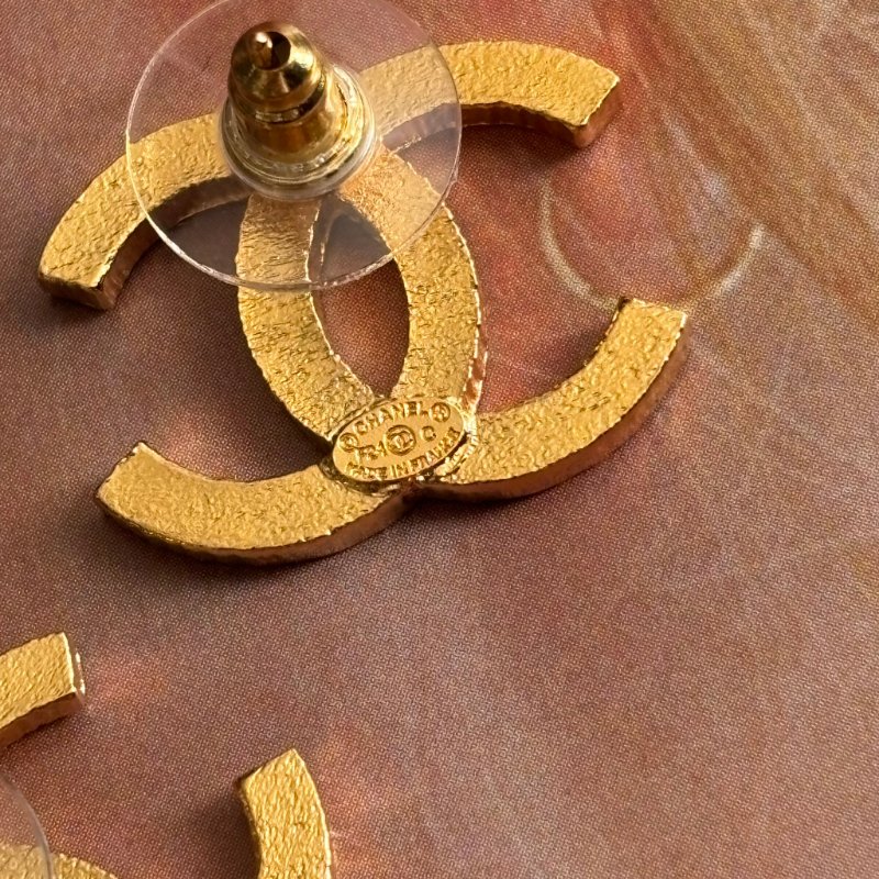 24C ::CHANEL:: ABC254黑/熔岩金雙C耳環 全雙C拼色耳環/耳針 熔岩金拼黑-6