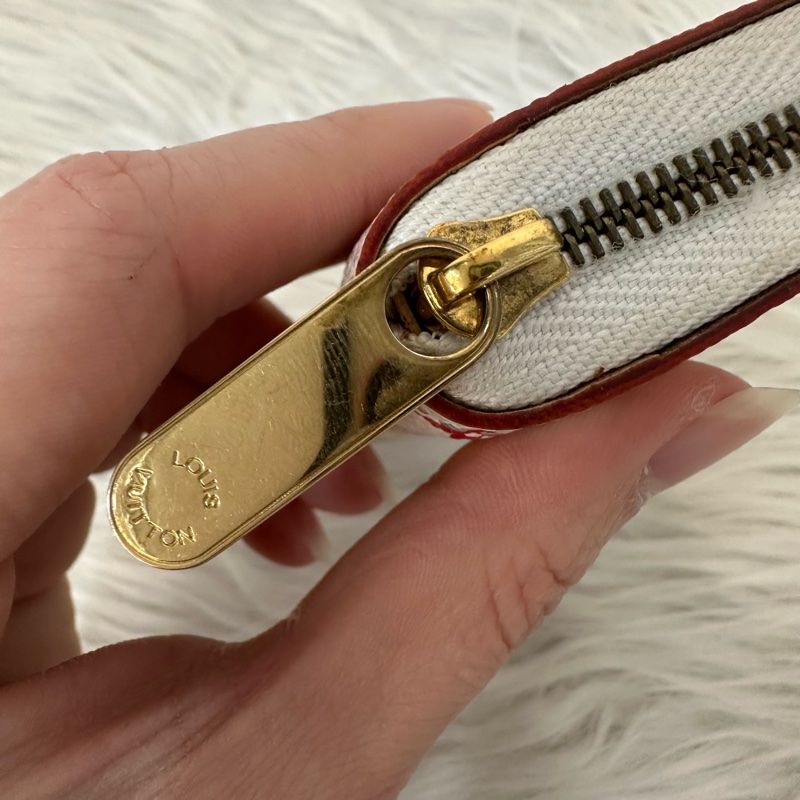 LV m93741 白彩金釦拉鍊零錢包-16