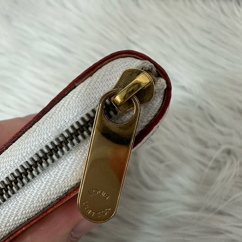 LV m93741 白彩金釦拉鍊零錢包-17