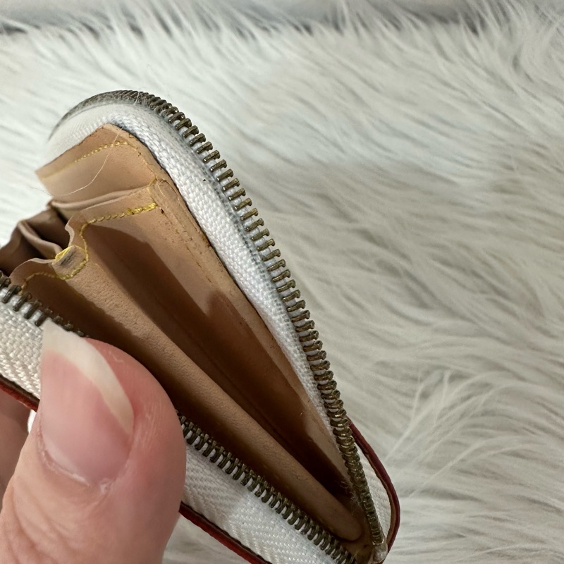 LV m93741 白彩金釦拉鍊零錢包-32