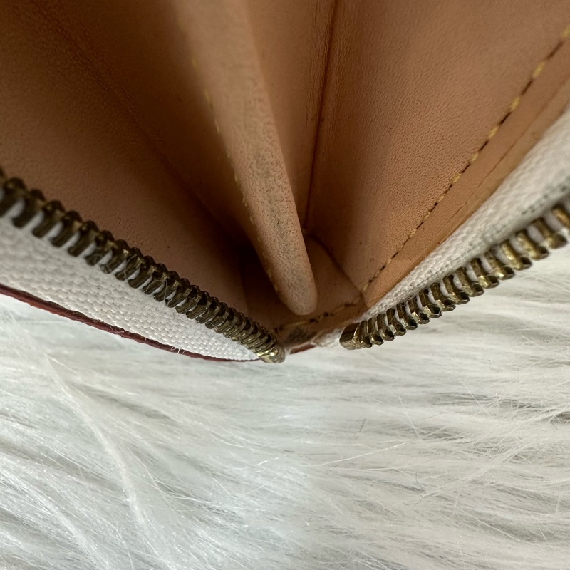 LV m93741 白彩金釦拉鍊零錢包-33