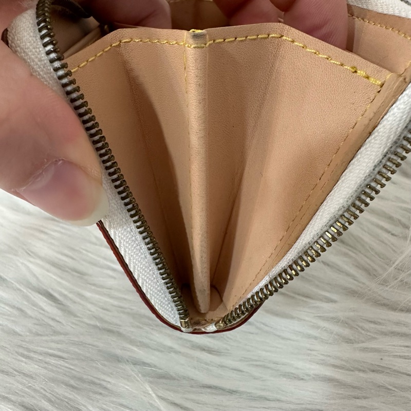 LV m93741 白彩金釦拉鍊零錢包-34