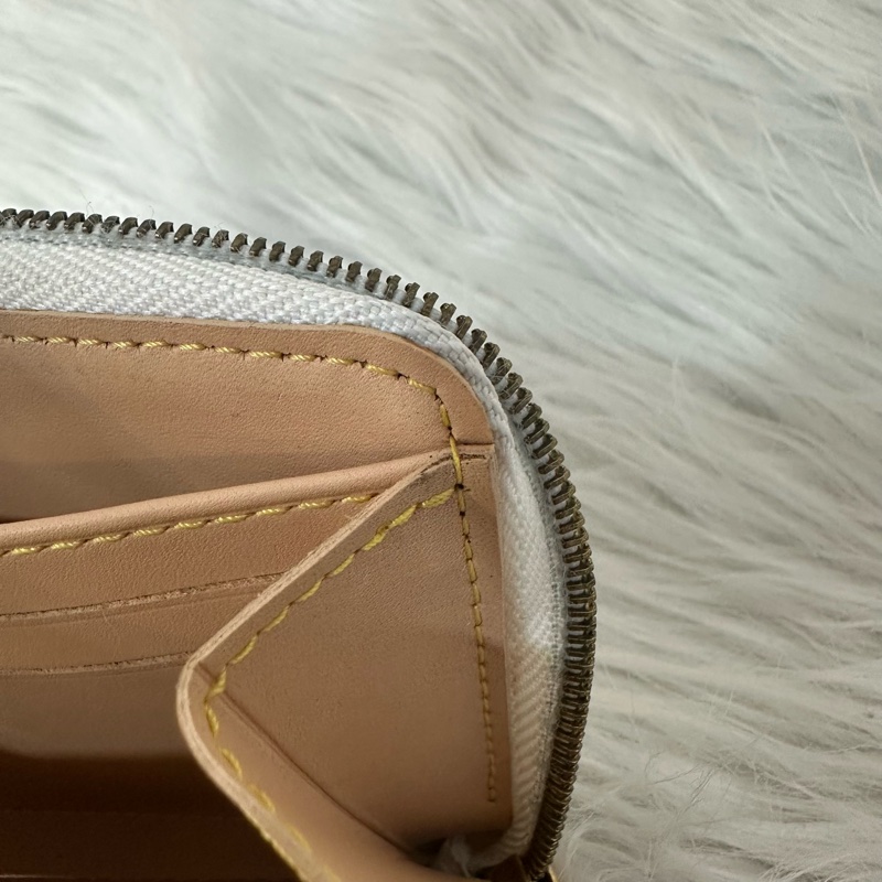 LV m93741 白彩金釦拉鍊零錢包-36