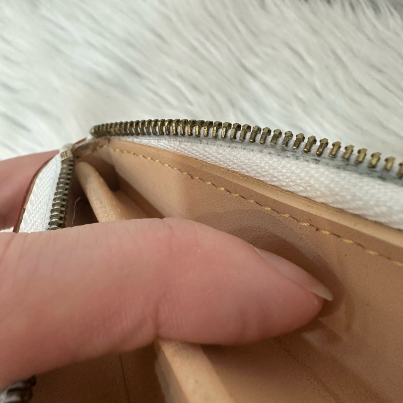 LV m93741 白彩金釦拉鍊零錢包-38