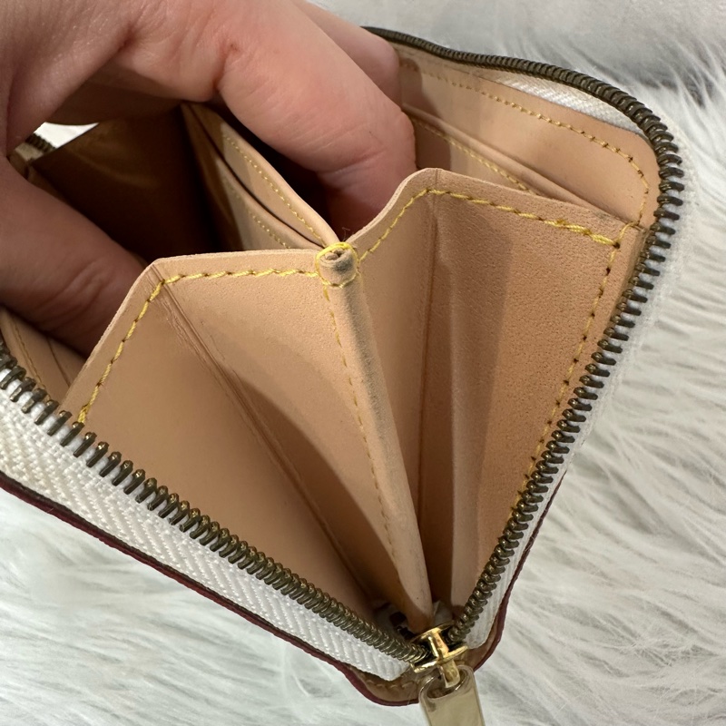 LV m93741 白彩金釦拉鍊零錢包-39