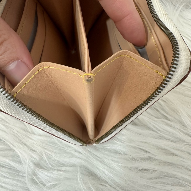 LV m93741 白彩金釦拉鍊零錢包-40