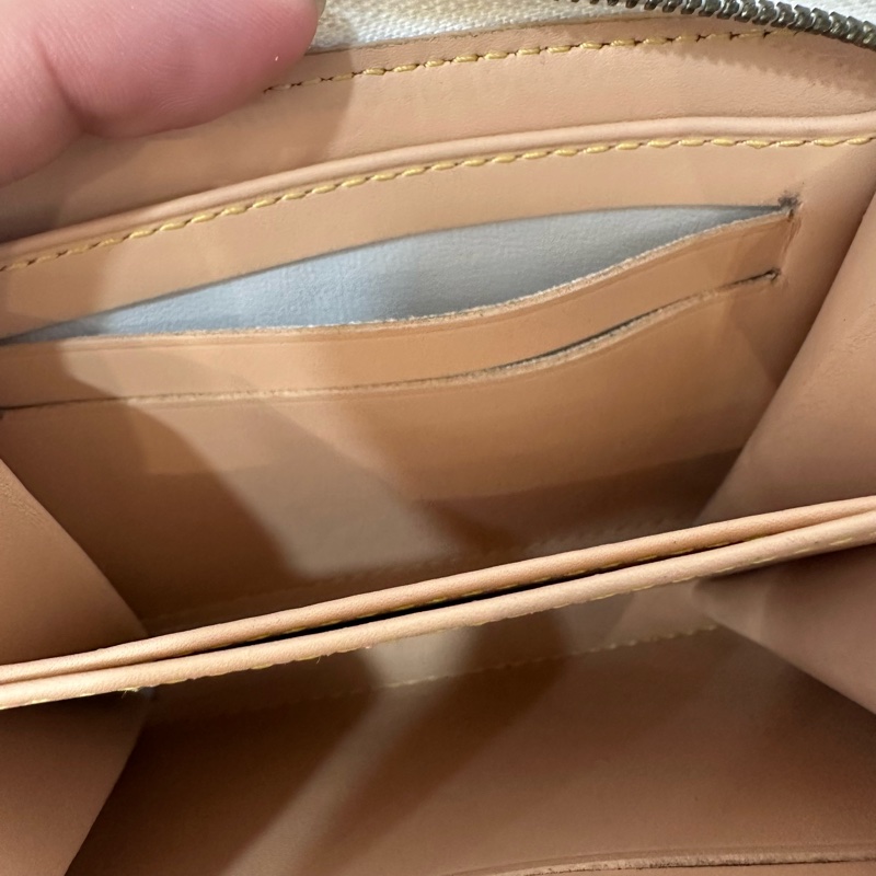 LV m93741 白彩金釦拉鍊零錢包-44