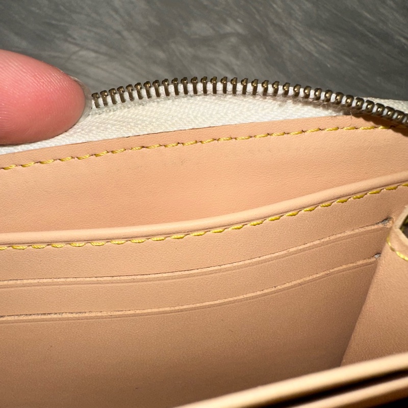 LV m93741 白彩金釦拉鍊零錢包-50