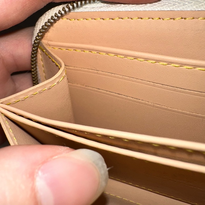 LV m93741 白彩金釦拉鍊零錢包-51