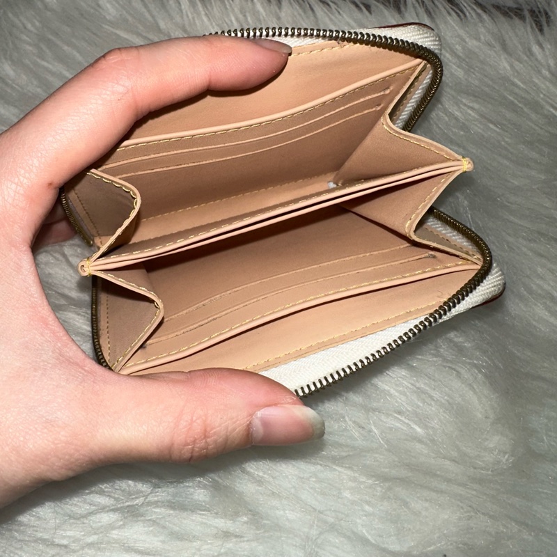 LV m93741 白彩金釦拉鍊零錢包-52