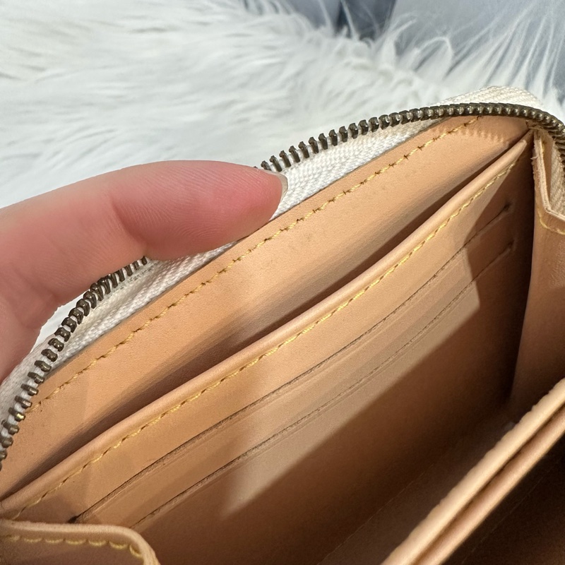 LV m93741 白彩金釦拉鍊零錢包-53