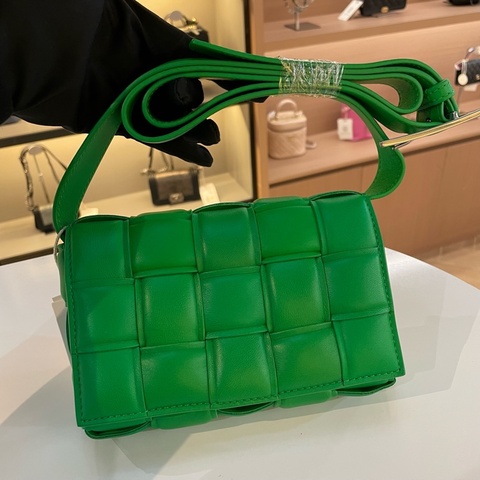 Bottega Veneta+BV+鹦鹉绿编织包+银色三角五金+小号