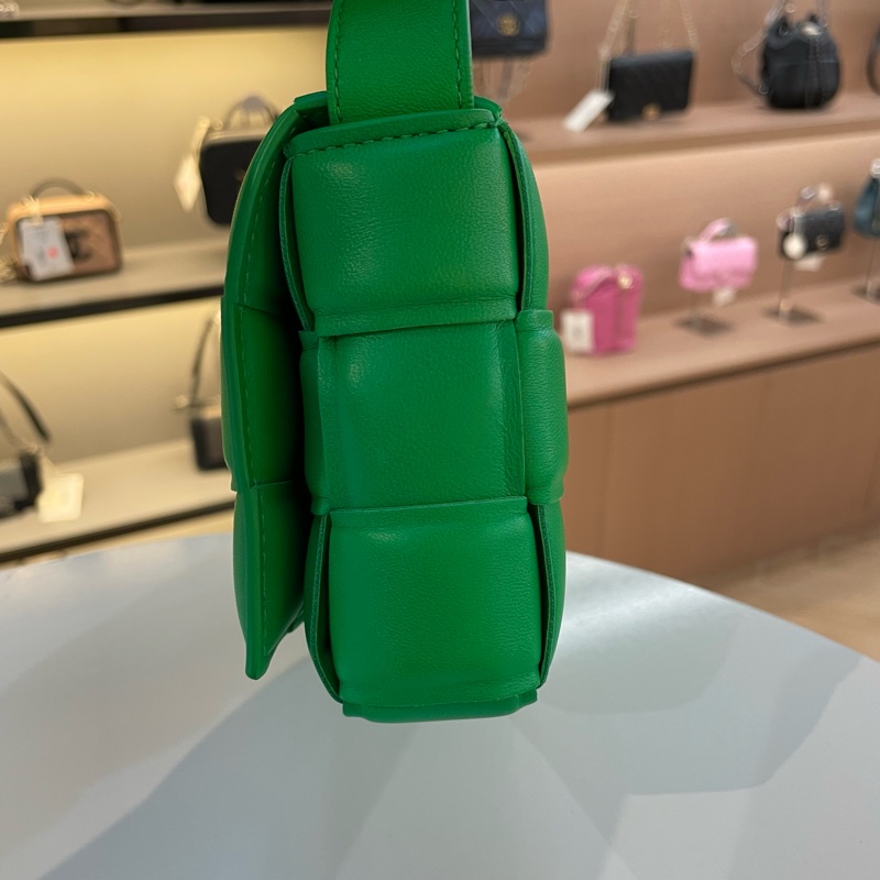 Bottega Veneta+BV+鹦鹉绿编织包+银色三角五金+小号-2