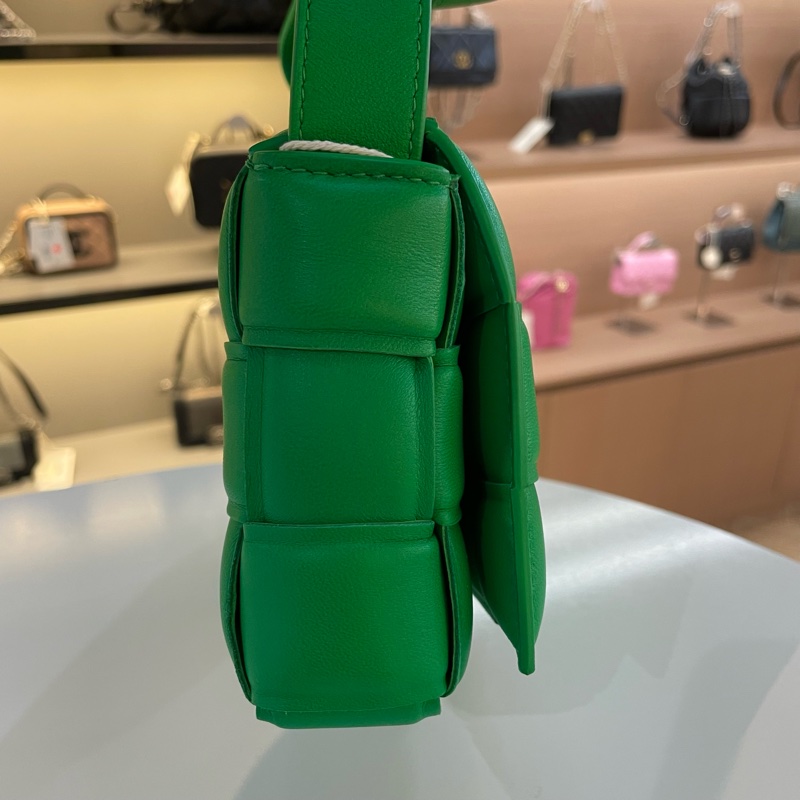 Bottega Veneta+BV+鹦鹉绿编织包+银色三角五金+小号-3