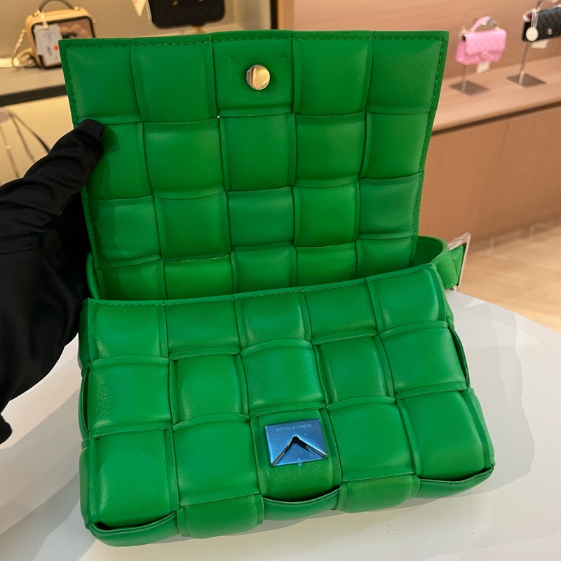 Bottega Veneta+BV+鹦鹉绿编织包+银色三角五金+小号-7