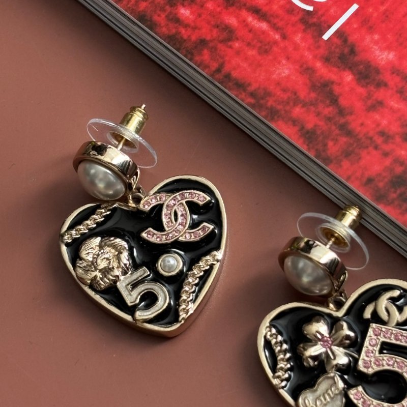 ::CHANEL:: ABD341黑色愛心吊飾耳環 粉鑽雙C 珍珠花朵飾-1