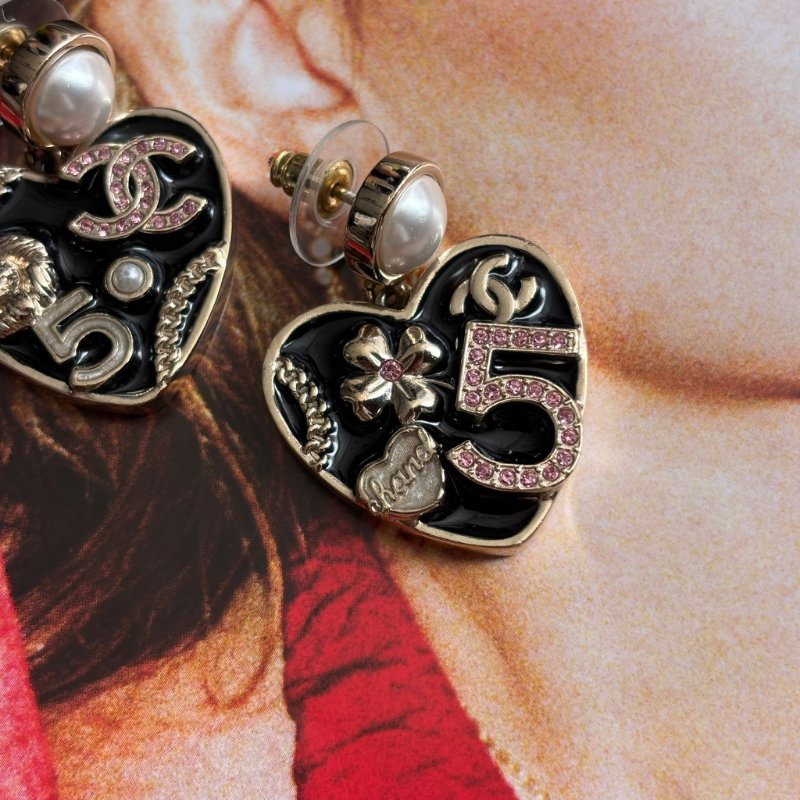 ::CHANEL:: ABD341黑色愛心吊飾耳環 粉鑽雙C 珍珠花朵飾-3