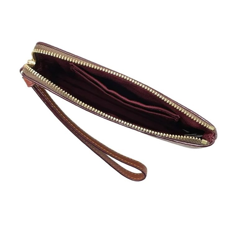 【COACH】趣味印花手拿包-恐龍骰子-2