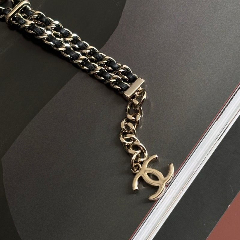 小可愛 ::CHANEL:: 經典皮穿鏈圓形雙C飾釦式手鍊-4